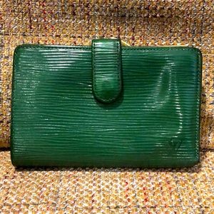 LOUIS VUITTON Green EPI Kiss Lock Porte Monnaie Viennois Wallet MI1916
